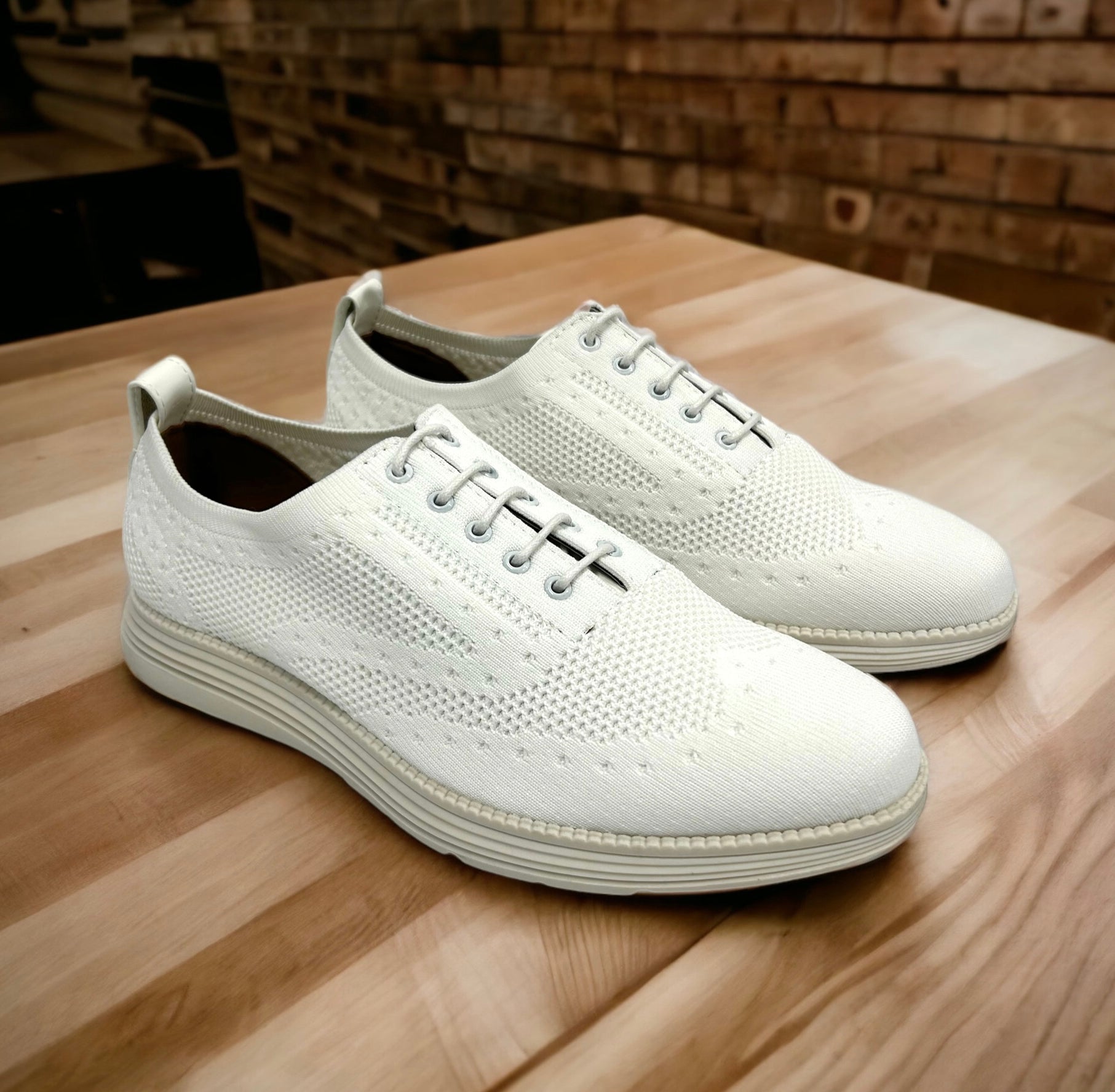 CIELER ホワイト Couture 1910 White Laced Slip-On Sneaker - Lightweight Men's Shoe